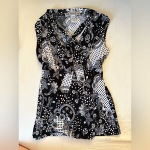 black floral / paisley top, adorable